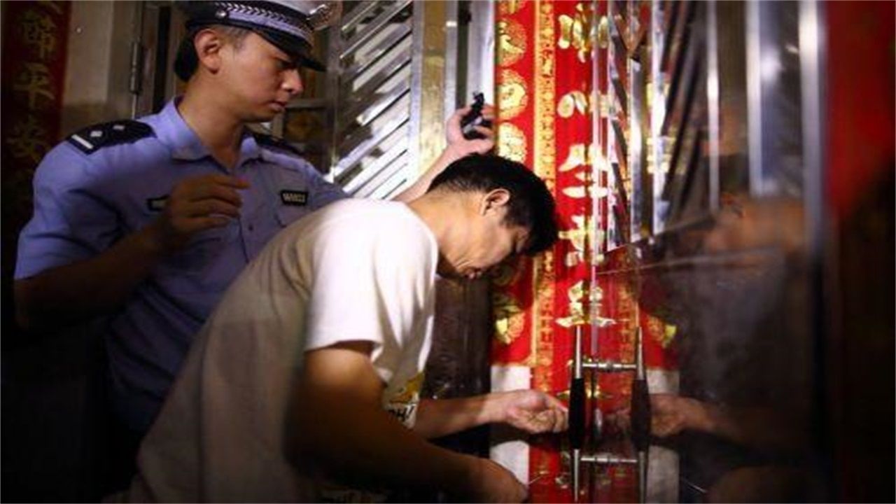 山西请开锁师傅开了锁后，师傅